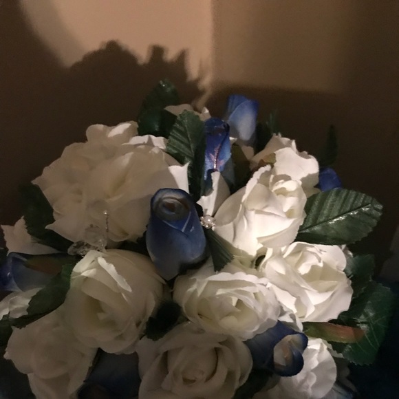 Gorgeous blue an white elegant - Picture 8 of 8